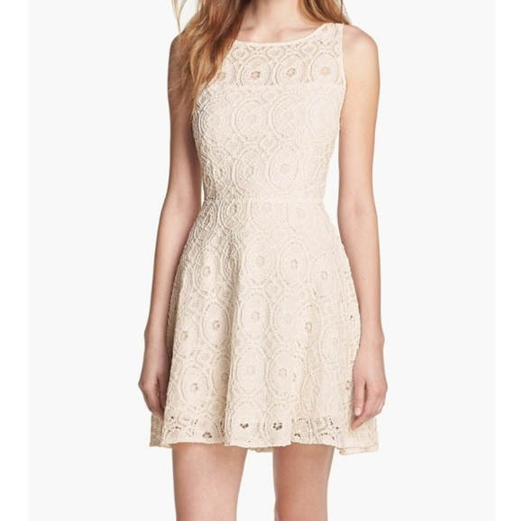 BB Dakota Dresses & Skirts - BB Dakota Renley lace fit and flare dress size 2